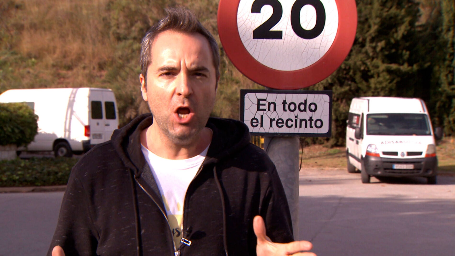 &Agrave;ngel Ll&agrave;cer secuestra a Ra&uacute;l P&eacute;rez en pleno reportaje de 'Equipo de investigaci&oacute;n'