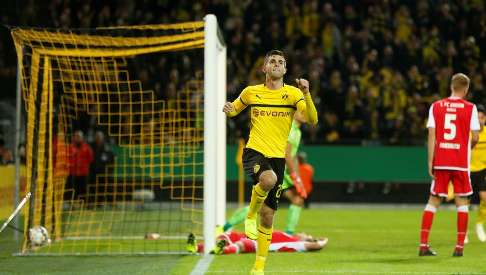 Christian Pulisic tras marcar un gol con el Borussia Dortmund