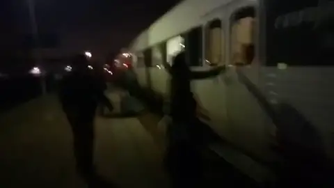 Así relata una videoaficionada las incidencias del tren extremeño de la ‘vergüenza' Así relata una videoaficionada las incidencias del tren extremeño de la ‘vergüenza'