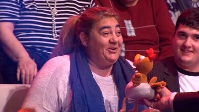 Una mujer del público sorprende cantándole a Arturo Valls
