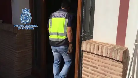 Imagen de archivo de un operativo policial contra la trata de blancas Imagen de archivo de un operativo policial contra la trata de blancas