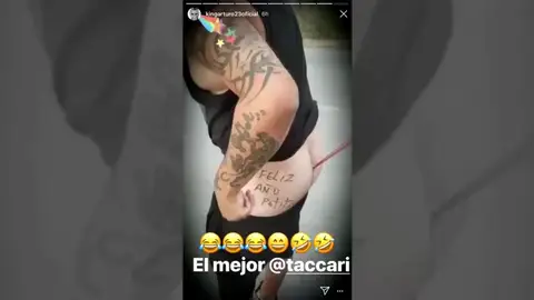 Arturo Vidal enciende cohetes en el culo de un amigo: "¡Y si muero, muero!" Arturo Vidal enciende cohetes en el culo de un amigo: "¡Y si muero, muero!"