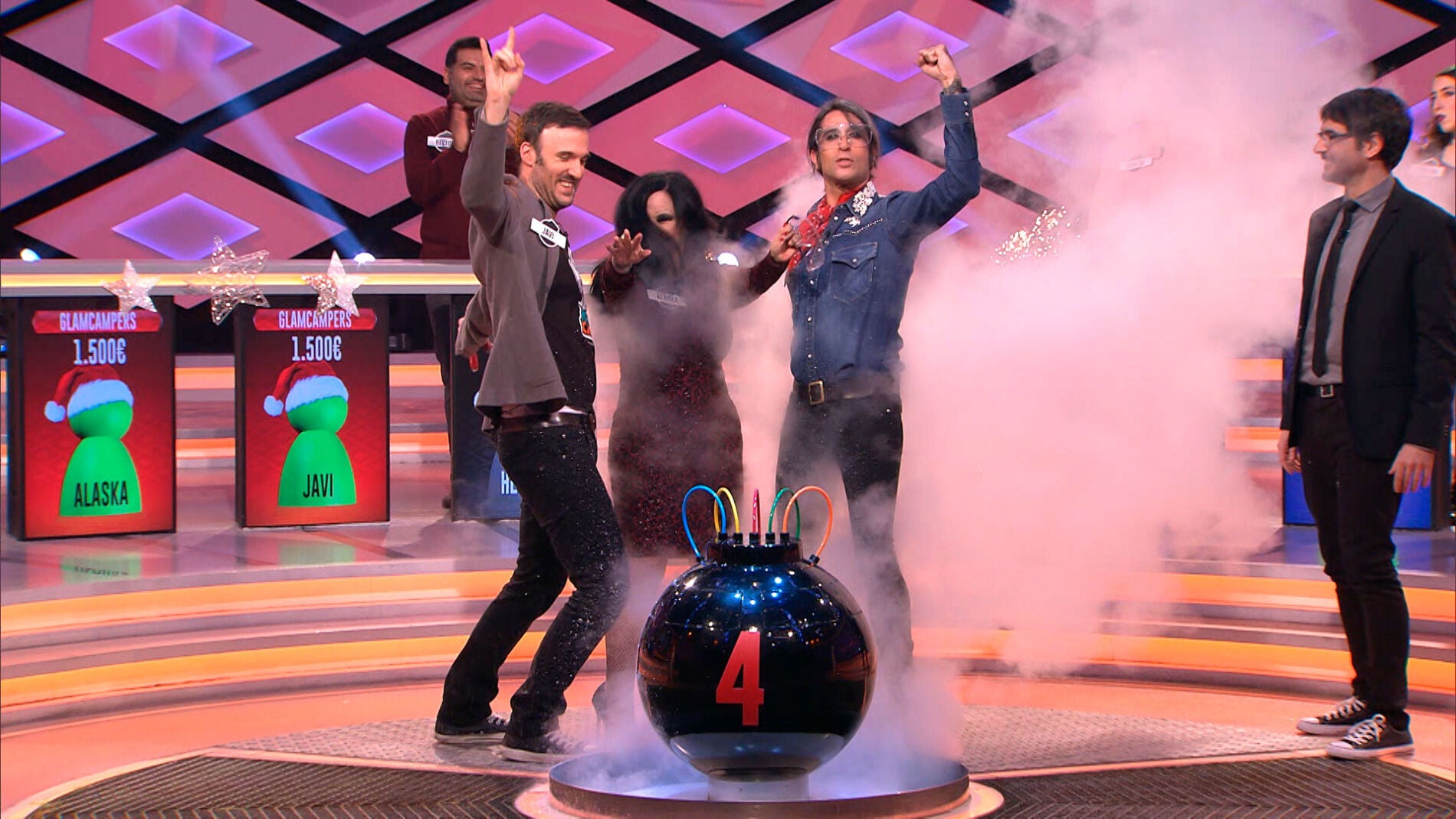 Mario Vaquerizo sorprende a Juanra Bonet con un gesto que jam&aacute;s hab&iacute;a hecho un concursante en '&iexcl;Boom!'