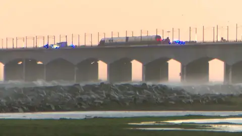 Al menos seis personas han muerto en un accidente de tren en un puente en Dinamarca Al menos seis personas han muerto en un accidente de tren en un puente en Dinamarca