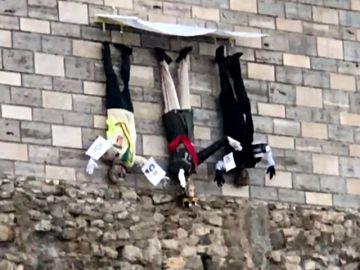 El Rey, Franco y un juez, los 'tres reyes' de un nacimiento en Girona, aparecen colgados de un puente