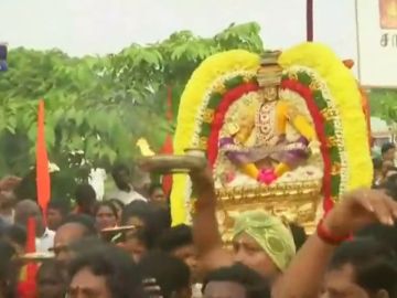 Dos mujeres acceden por primera vez a un templo en India tras la sentencia del Tribunal Supremo Dos mujeres acceden por primera vez a un templo en India tras la sentencia del Tribunal Supremo