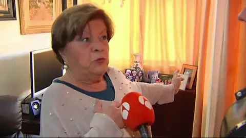 Las cortinas de una casa frenan una bala y salvan la vida de una abuela en La Palmilla Las cortinas de una casa frenan una bala y salvan la vida de una abuela en La Palmilla