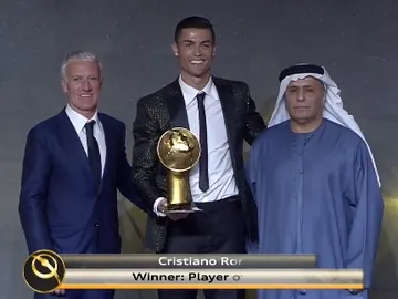 Cristiano Ronaldo recoge el premio en Dubái Cristiano Ronaldo recoge el premio en Dubái