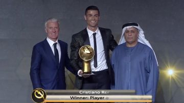 Cristiano Ronaldo recoge el premio en Dubái