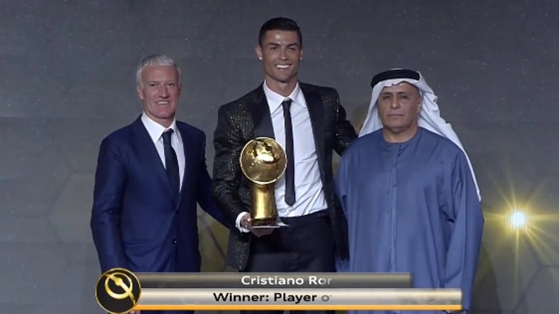 Cristiano Ronaldo recoge el premio en Dubái Cristiano Ronaldo recoge el premio en Dubái