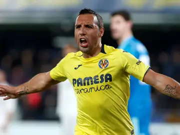 Santi Cazorla celebra su segundo gol ante el Real Madrid Santi Cazorla celebra su segundo gol ante el Real Madrid