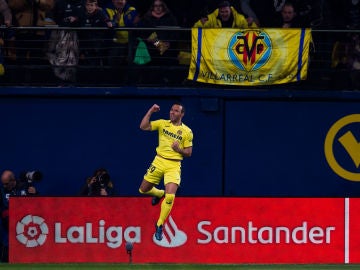 Cazorla celebra su primer gol ante el Real Madrid