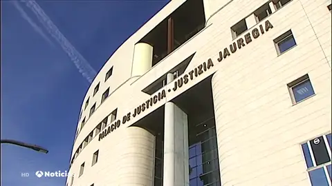 El Ayuntamiento de Pamplona recurrirá la decisión de la Audiencia de Navarra por la puesta en libertad provisional a los miembros de 'La Manada' El Ayuntamiento de Pamplona recurrirá la decisión de la Audiencia de Navarra por la puesta en libertad provisional a los miembros de 'La Manada'