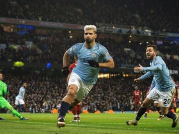 Agüero celebra el 1-0 ante el City