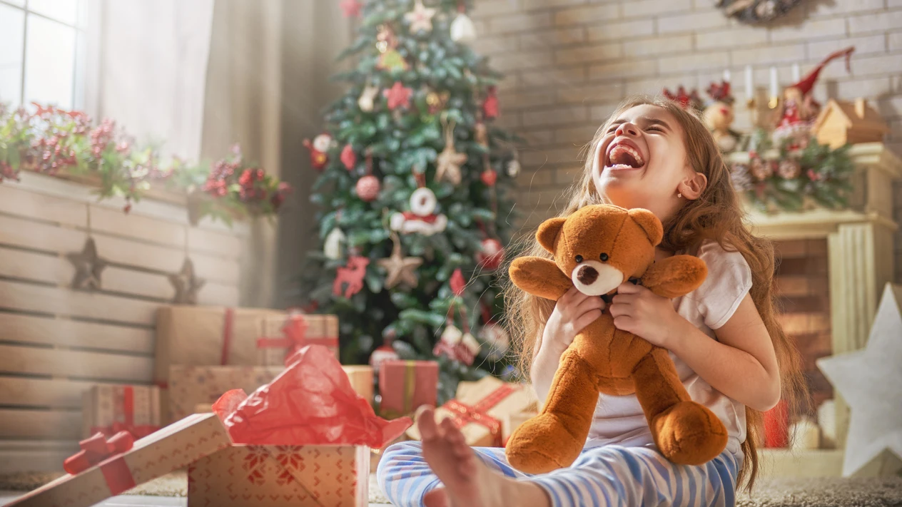 Niña con regalos Niña con regalos