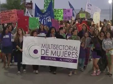 Cinco jóvenes violan a una menor de 14 años en Argentina