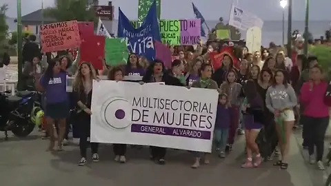 Cinco jóvenes violan a una menor de 14 años en Argentina Cinco jóvenes violan a una menor de 14 años en Argentina