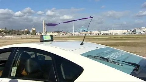 Los taxistas de Algeciras tiñen las calles de morado Los taxistas de Algeciras tiñen las calles de morado