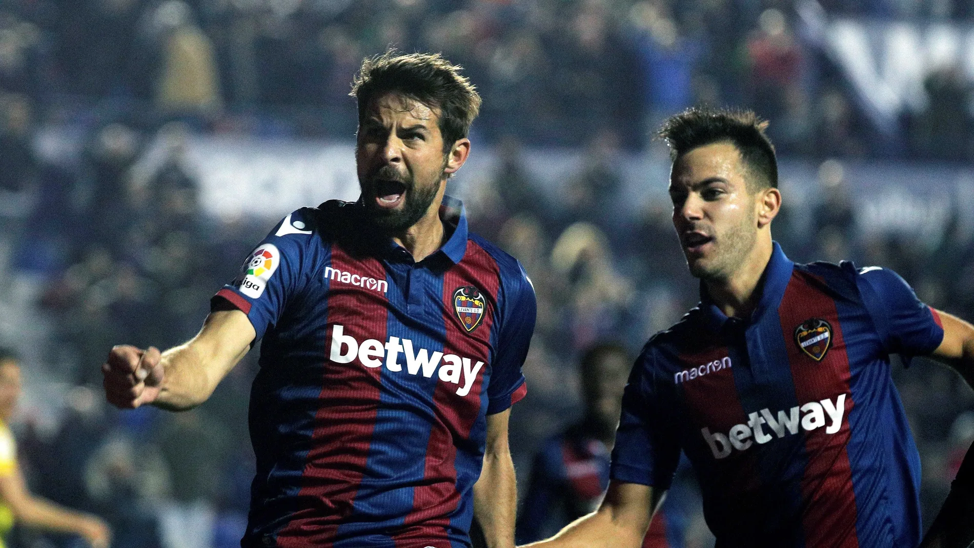 Coke celebra su gol con el Levante Coke celebra su gol con el Levante