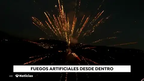 La espectacular imagen grabada por un dron de los fuegos artificiales de Año Nuevo en la localidad barcelonesa de La Roca del Vallés La espectacular imagen grabada por un dron de los fuegos artificiales de Año Nuevo en la localidad barcelonesa de La Roca del Vallés