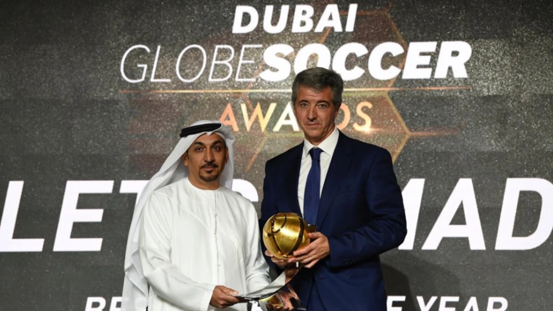 Miguel Ángel Gil Marín, CEO del Atlético de Madrid, recogiendo el premio a Mejor Club del año Miguel Ángel Gil Marín, CEO del Atlético de Madrid, recogiendo el premio a Mejor Club del año