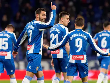 Borja Iglesias celebra junto a sus compañeros su gol con el Espanyol Borja Iglesias celebra junto a sus compañeros su gol con el Espanyol