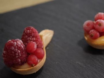 Tartaletas de limón con frutos rojos Tartaletas de limón con frutos rojos