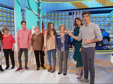 Abuelos y nietos se unen en 'La ruleta de la suerte' para despedir la Navidad Abuelos y nietos se unen en 'La ruleta de la suerte' para despedir la Navidad