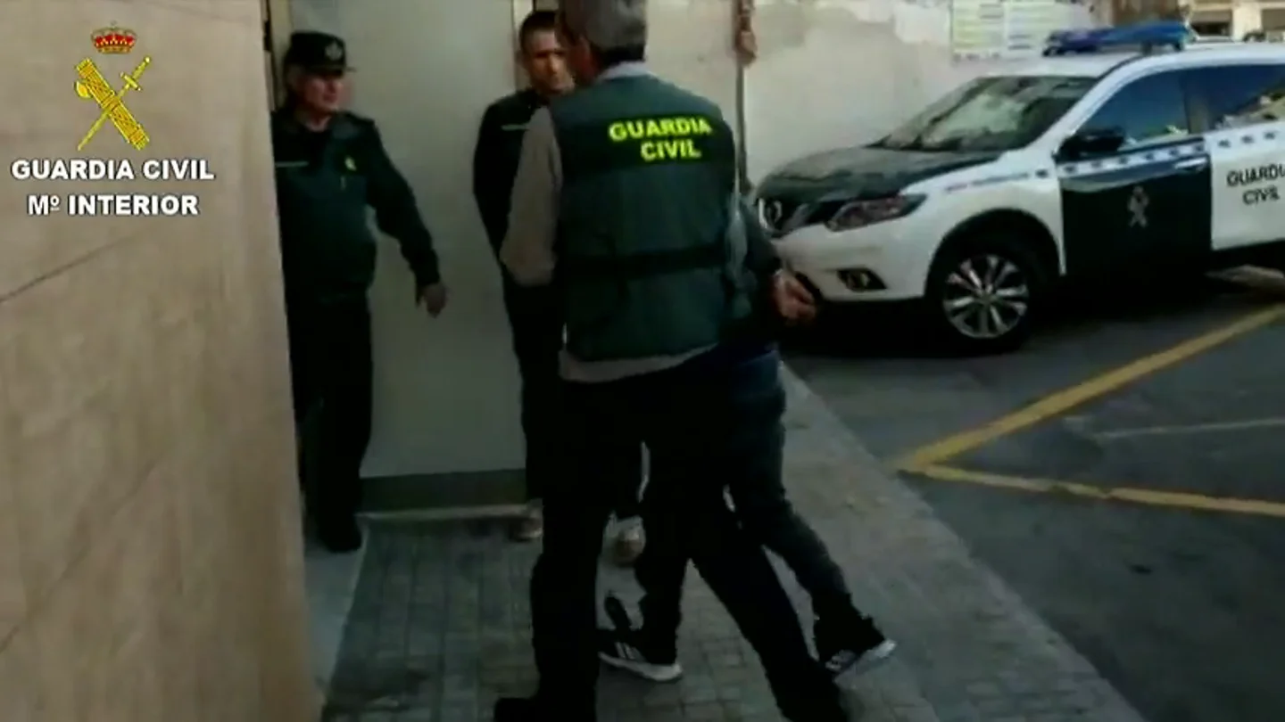 En prisión los cuatro jóvenes acusados de agredir sexualmente a una mujer de 19 años en Alicante En prisión los cuatro jóvenes acusados de agredir sexualmente a una mujer de 19 años en Alicante