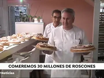 Los pasteleros pasan la noche trabajando para que el roscón llegue a todas las mesas Los pasteleros pasan la noche trabajando para que el roscón llegue a todas las mesas