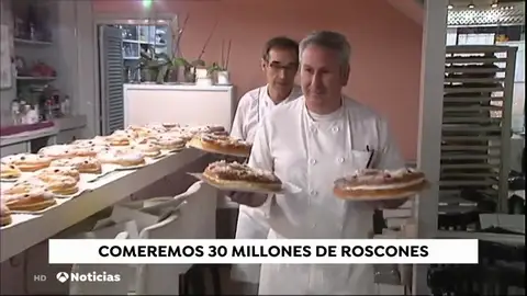 Los pasteleros pasan la noche trabajando para que el roscón llegue a todas las mesas Los pasteleros pasan la noche trabajando para que el roscón llegue a todas las mesas