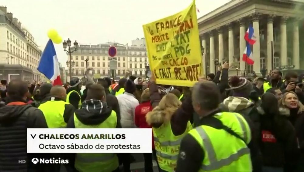 Los chalecos amarillos vuelven a las calles en Francia pese a las concesiones de Macron