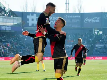Medrán celebra su gol con el Rayo Vallecano Medrán celebra su gol con el Rayo Vallecano
