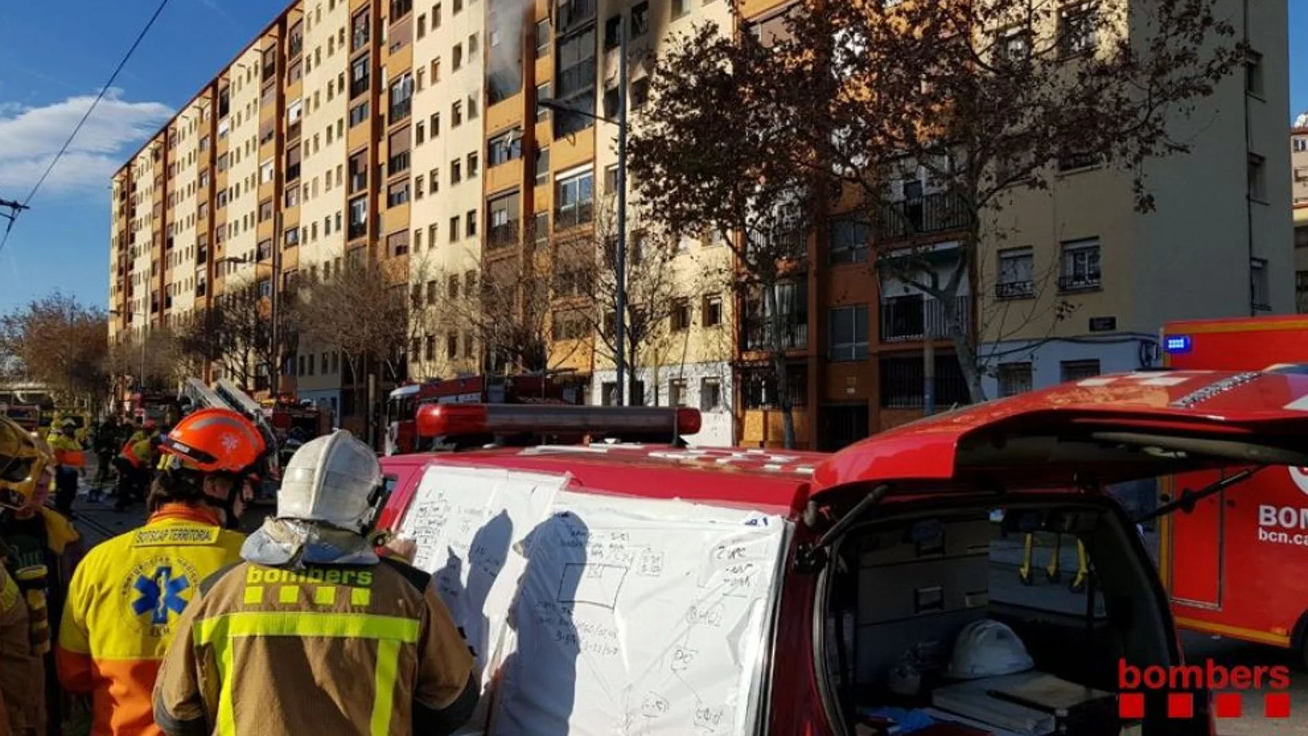 Noticias Fin de Semana (05-01-19) Un incendio en un edificio de Badalona deja tres muertos y una veintena de heridos