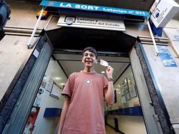 Lotería de Navidad 2019: Cosmin, el niño de 15 años premiado con 'El Gordo' de la Lotería de El Niño 2019