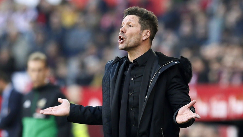 Simeone, en una acción de partido