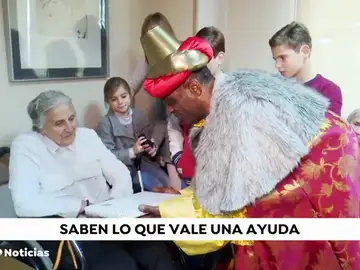 Un grupo de sintecho se convierten en Reyes Magos para dar cariño a los que más lo necesitan Un grupo de sintecho se convierten en Reyes Magos para dar cariño a los que más lo necesitan
