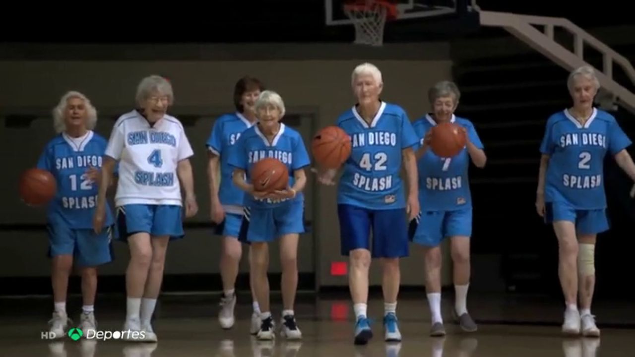 Así son las San Diego Splash, un equipo formado por jugadoras de más de