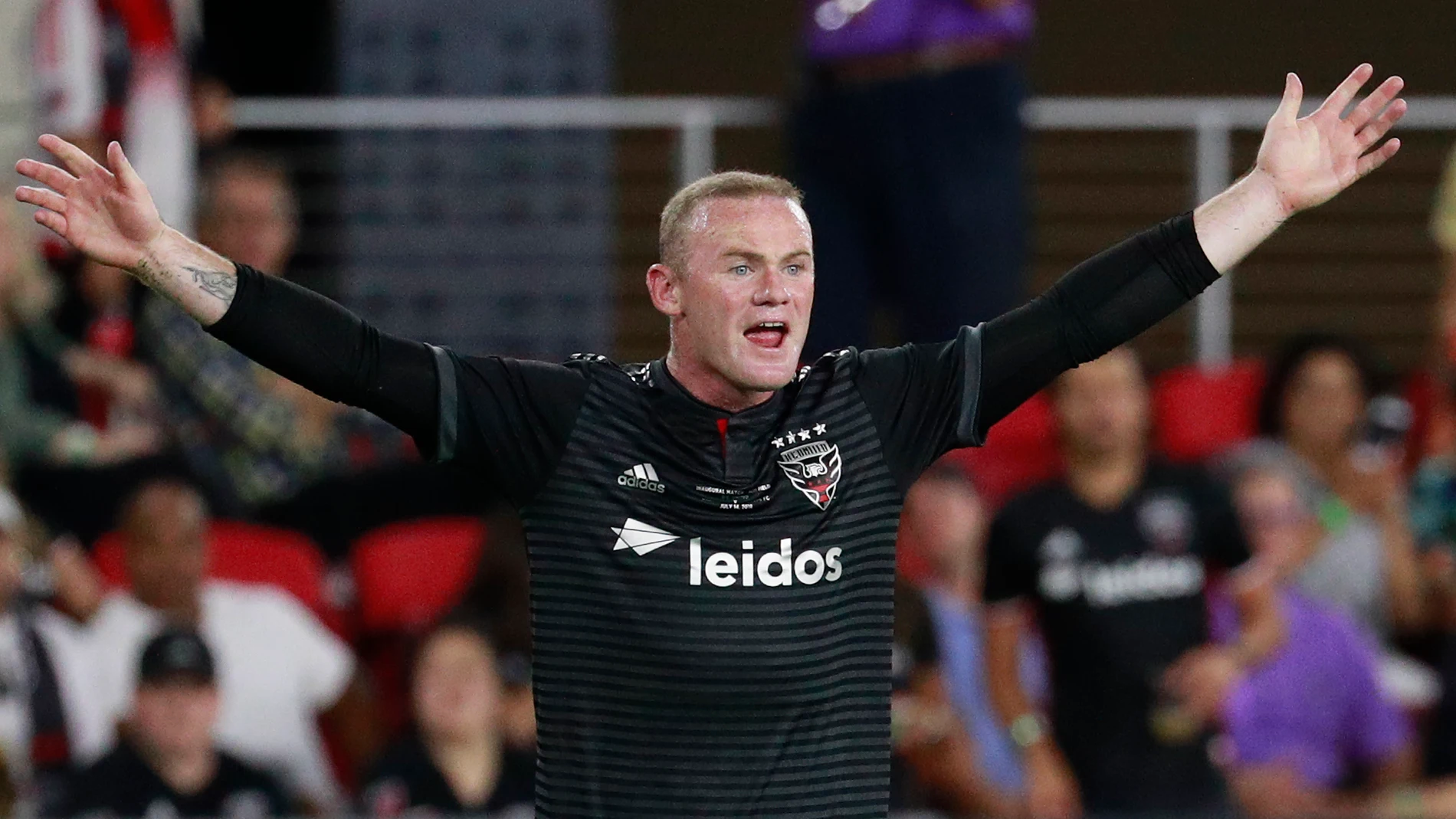 Rooney protesta una jugada en un partido con el DC United Rooney protesta una jugada en un partido con el DC United