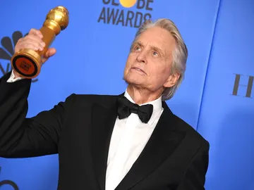 Michael Douglas con su Globo de Oro Michael Douglas con su Globo de Oro
