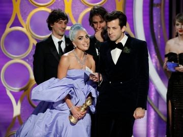 Lady Gaga recogiendo el Globo de Oro a Mejor canción
