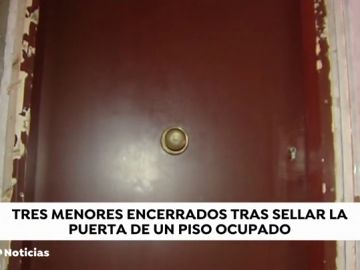 Dejan encerrados durante horas a tres niños tras instalar una cerradura y puerta blindada en un piso okupado sin comprobar si había gente dentro