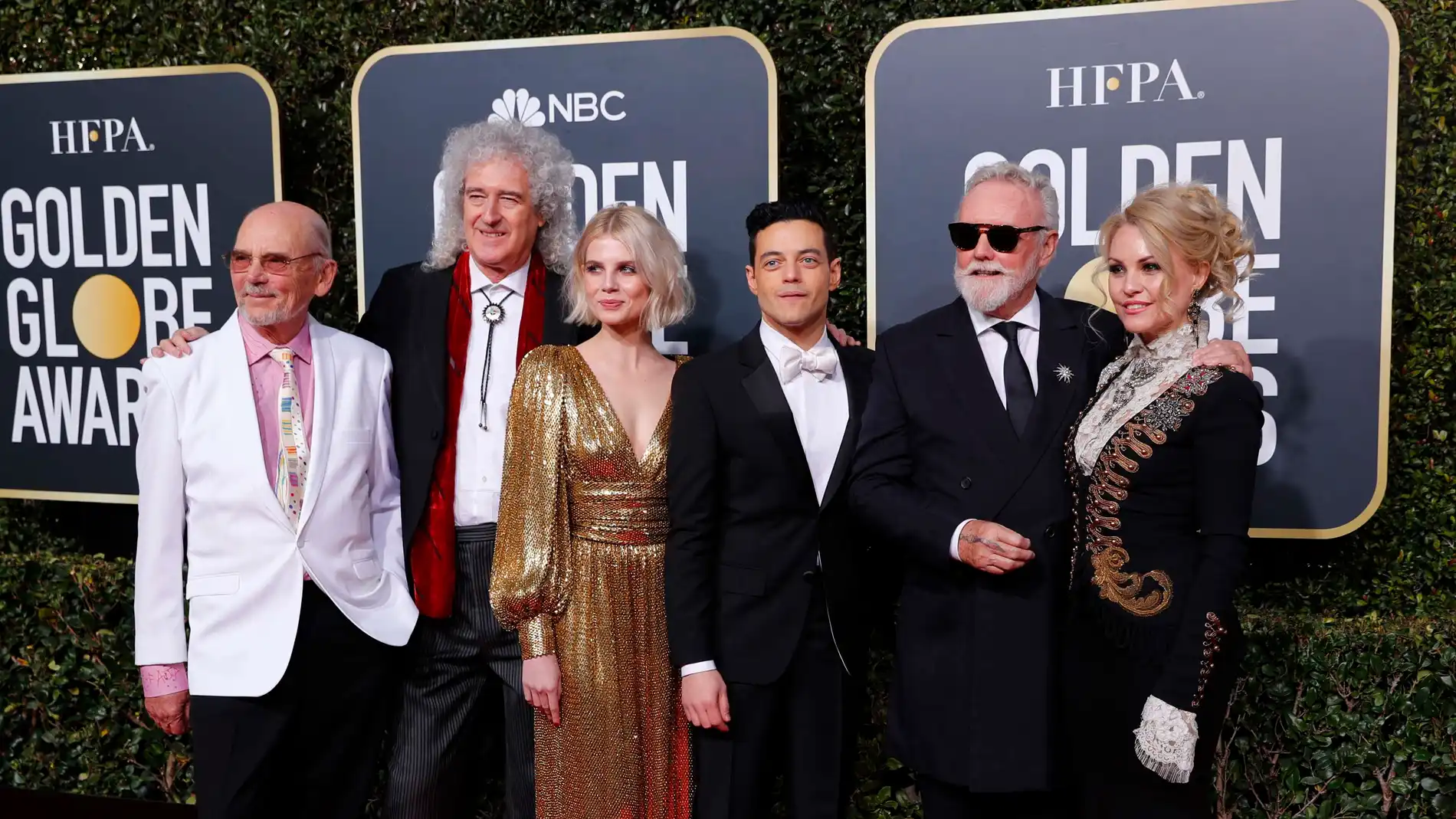 Rami Malik y Lucy Boynton junto a 'Queen' en los Globos de Oro por 'Bohemian Rhapsody'