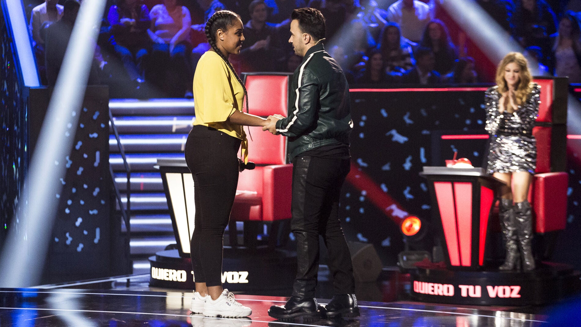 Luis Fonsi estrena su equipo con Linda Rodrigo