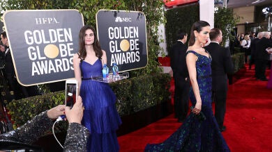 La chica del agua, la auténtica robaescenas de los Globos de Oro 2019