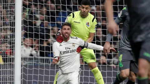 Sergio Ramos protesta una acción en el partido contra la Real Sociedad Sergio Ramos protesta una acción en el partido contra la Real Sociedad