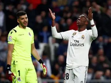 Vinicius se desespera ante la mirada de Rulli Vinicius se desespera ante la mirada de Rulli