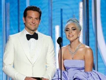 Bradley Cooper y Lady Gaga en los Globos de Oro