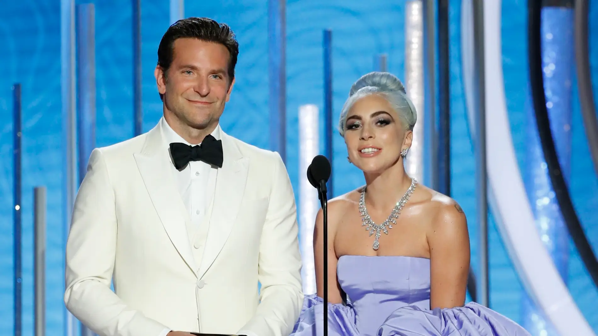 Bradley Cooper y Lady Gaga en los Globos de Oro
