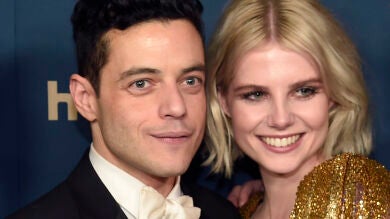 Rami Malek y Lucy Boyton, protagonistas de 'Bohemian Rhapsody', lucen su amor en la alfombra roja de los Globos de Oro